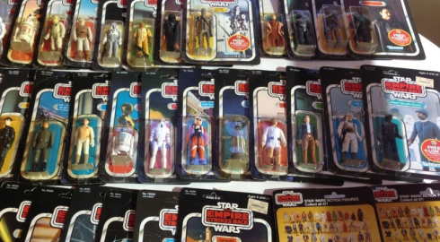 ToyzMag » Une boîte complète des 12 premières figurines Star Wars de