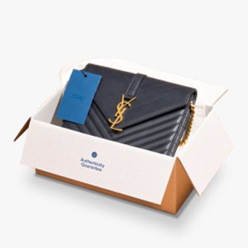 Nach bestandener Echtheitsprüfung wird dem/der Käufer*in die Handtasche mit Sendungsverfolgung zugeschickt.