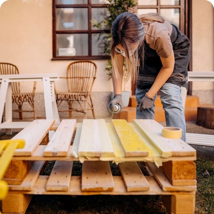 Transform a pallet into a coffee table image