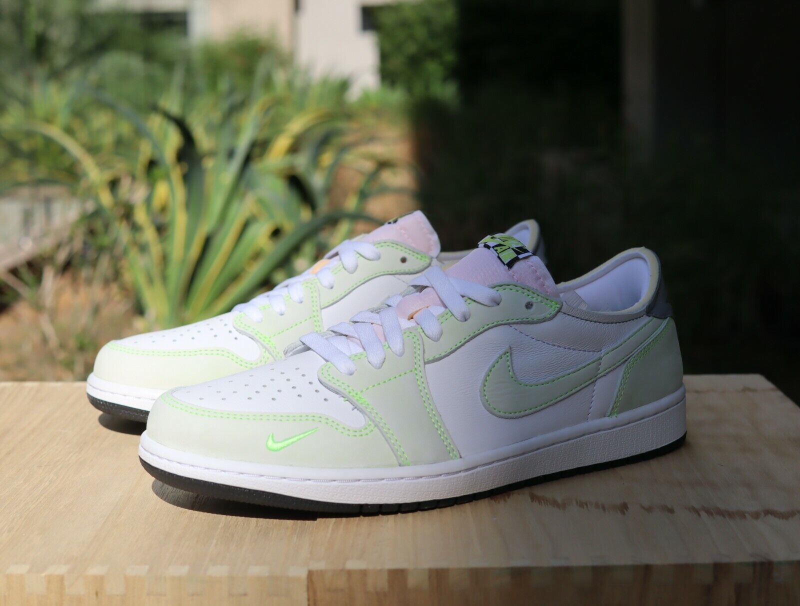 j1 low ghost green