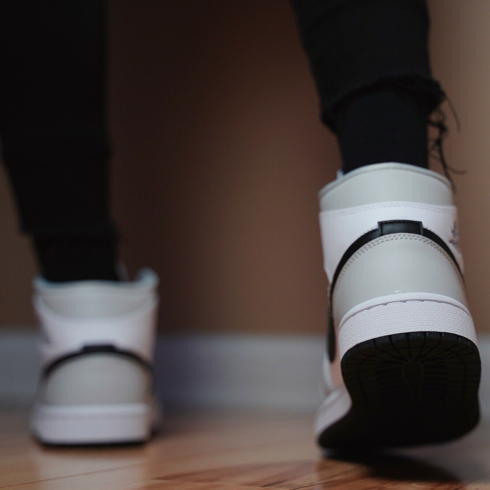靴 AIR JORDAN 1 MID 1GS K555112 061BLK/WHT Giày Nike Air Jordan 1 Mid GS 'Arctic Punch' 555112-061