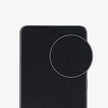Der schwarze Bildschirm eines Smartphones mit leichten Gebrauchsspuren