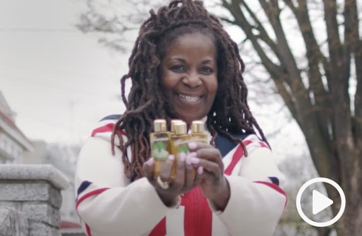 Video thumbnail of Sandra Gustard smiling and holding her oil remedies into the camera.